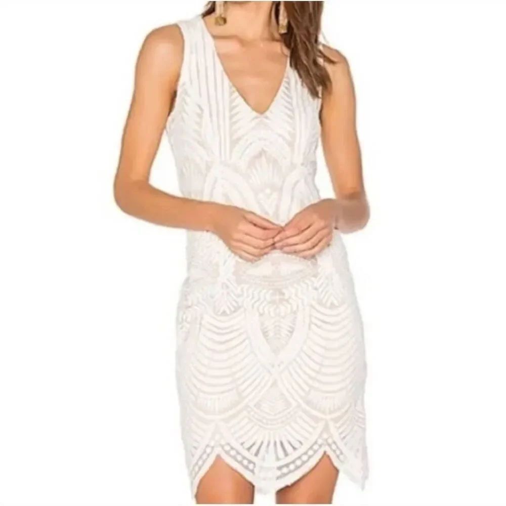 Bardot Dress Size Large 10 White Lace Overlay Nude V-Neck Sleeveless